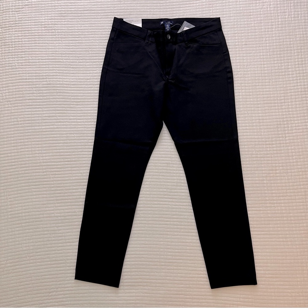 GAP Slim city crop in black. Size 6R
